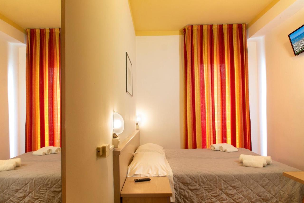 Hotel Salsedine " 5 Mt From The Beach ! " Rimini Dış mekan fotoğraf