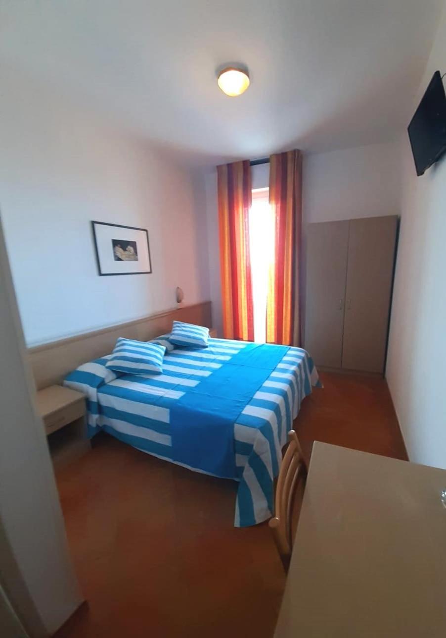 Hotel Salsedine " 5 Mt From The Beach ! " Rimini Dış mekan fotoğraf