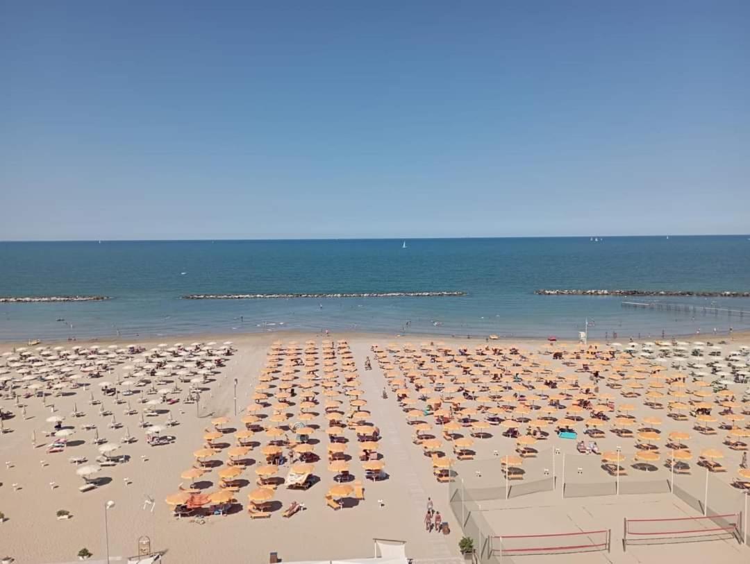 Hotel Salsedine " 5 Mt From The Beach ! " Rimini Dış mekan fotoğraf