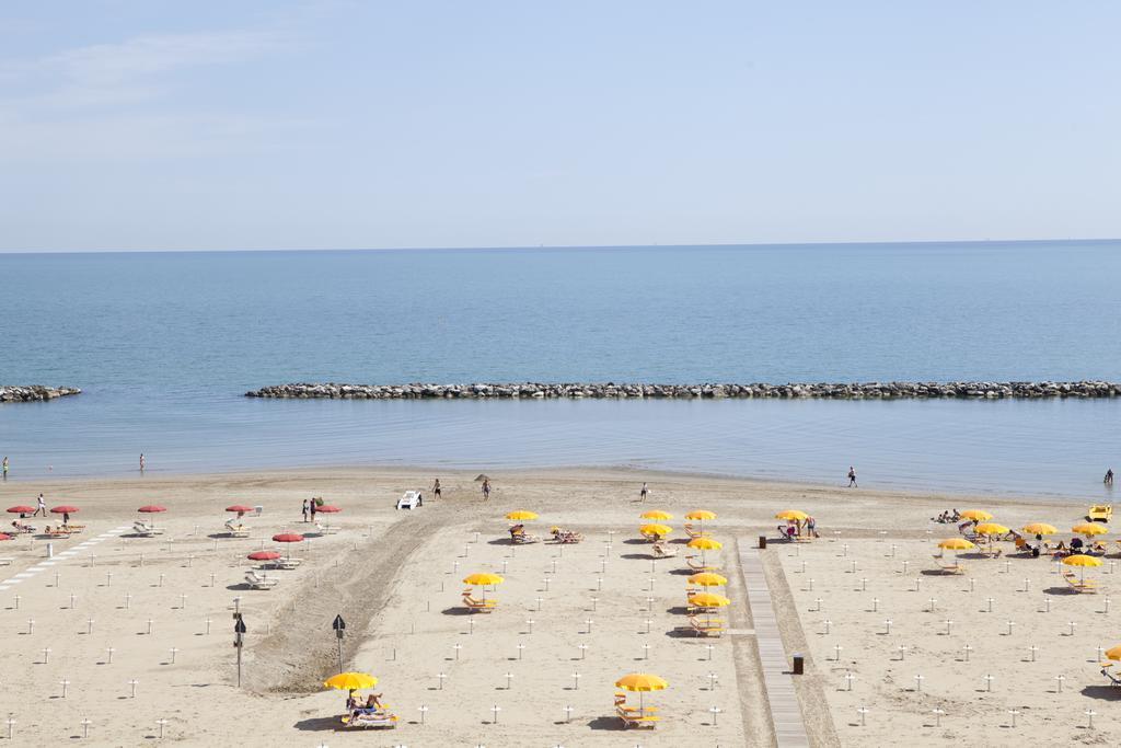 Hotel Salsedine " 5 Mt From The Beach ! " Rimini Dış mekan fotoğraf