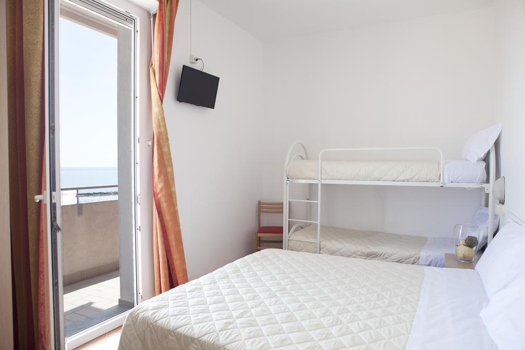 Hotel Salsedine " 5 Mt From The Beach ! " Rimini Dış mekan fotoğraf