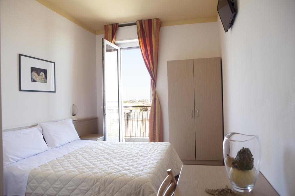 Hotel Salsedine " 5 Mt From The Beach ! " Rimini Dış mekan fotoğraf